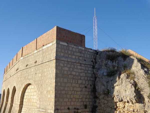 Stigliano, antenna sul castello
